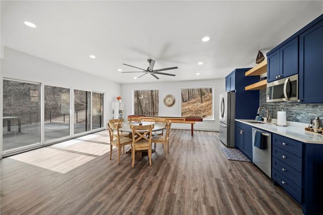 15 Dearhurst Road, Rogers, AR 72756