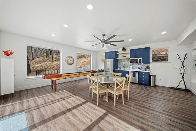 15 Dearhurst Road, Rogers, AR 72756