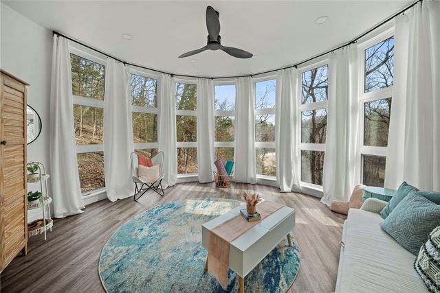 15 Dearhurst Road, Rogers, AR 72756