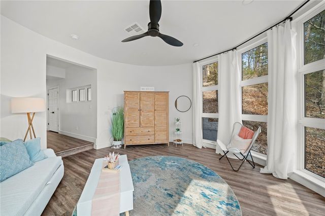 15 Dearhurst Road, Rogers, AR 72756