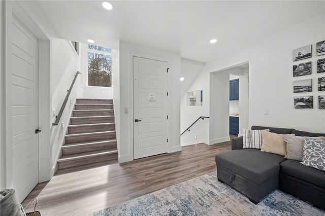 15 Dearhurst Road, Rogers, AR 72756