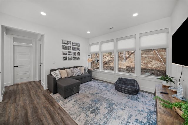 15 Dearhurst Road, Rogers, AR 72756