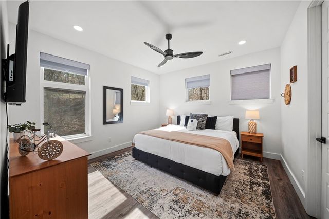 15 Dearhurst Road, Rogers, AR 72756