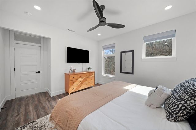 15 Dearhurst Road, Rogers, AR 72756