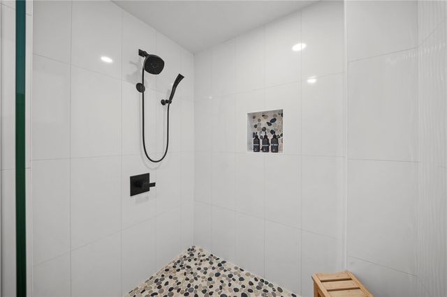 15 Dearhurst Road, Rogers, AR 72756