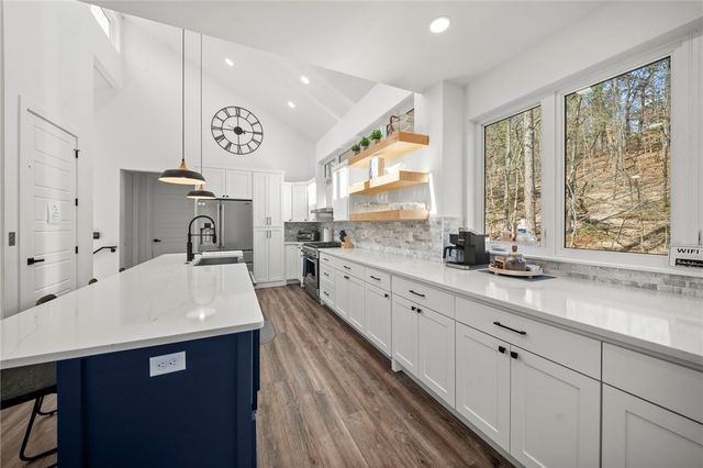 15 Dearhurst Road, Rogers, AR 72756