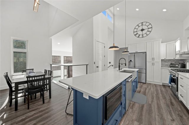 15 Dearhurst Road, Rogers, AR 72756