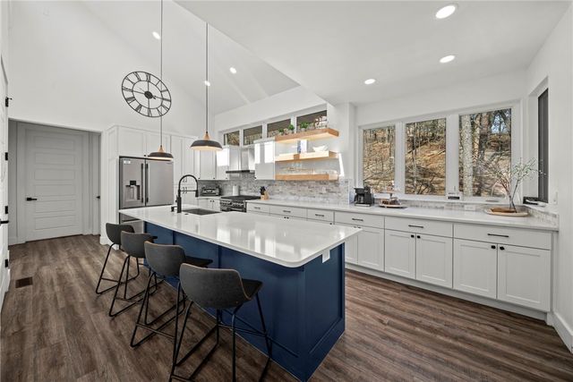 15 Dearhurst Road, Rogers, AR 72756