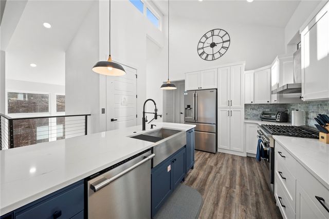 15 Dearhurst Road, Rogers, AR 72756