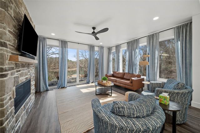 15 Dearhurst Road, Rogers, AR 72756