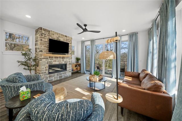 15 Dearhurst Road, Rogers, AR 72756