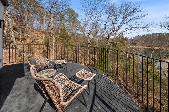 15 Dearhurst Road, Rogers, AR 72756