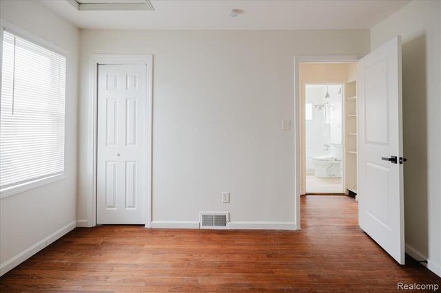 31004 Barton Street, Garden City, MI 48135