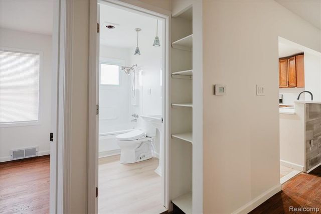 31004 Barton Street, Garden City, MI 48135