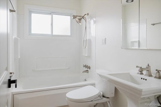 31004 Barton Street, Garden City, MI 48135