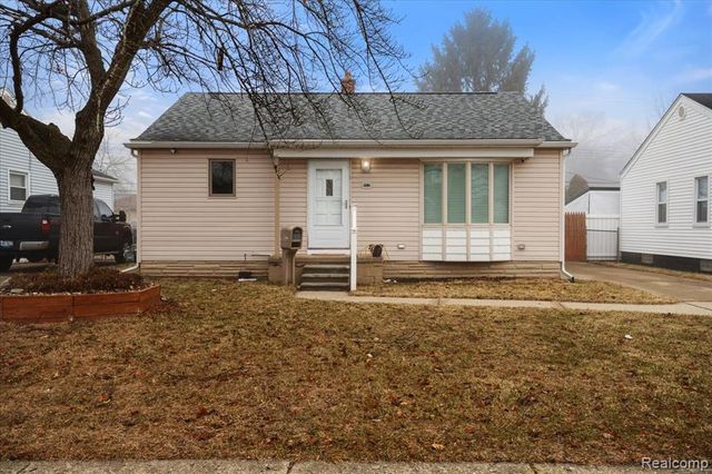 31004 Barton Street, Garden City, MI 48135