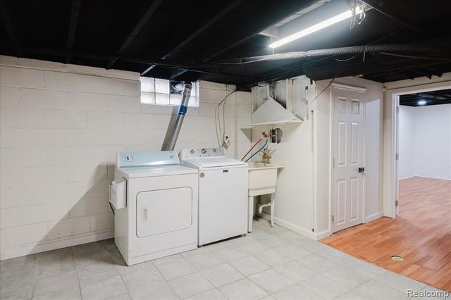 31004 Barton Street, Garden City, MI 48135