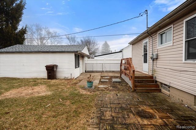 31004 Barton Street, Garden City, MI 48135