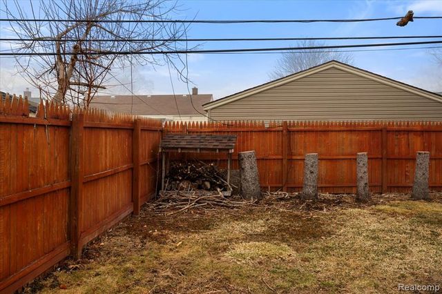 31004 Barton Street, Garden City, MI 48135