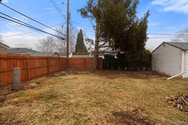 31004 Barton Street, Garden City, MI 48135