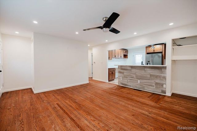 31004 Barton Street, Garden City, MI 48135