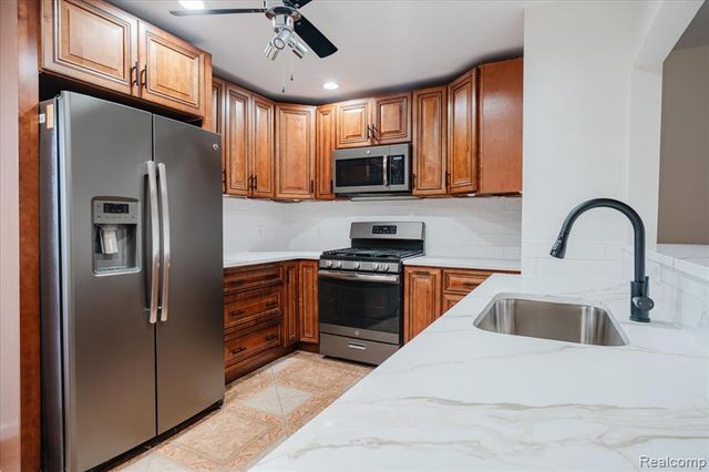 31004 Barton Street, Garden City, MI 48135