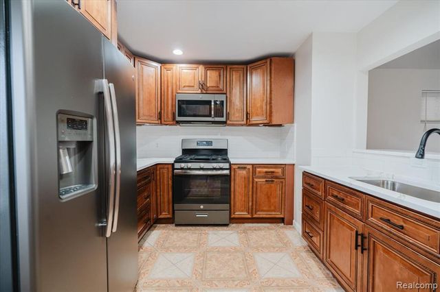 31004 Barton Street, Garden City, MI 48135