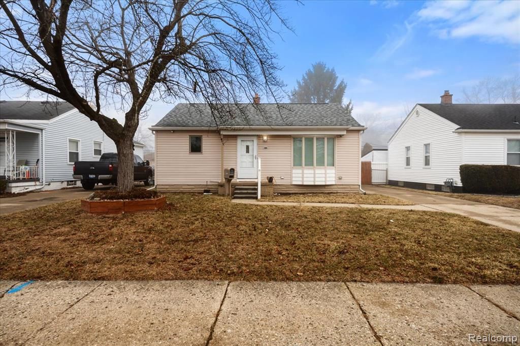 31004 Barton Street, Garden City, MI 48135