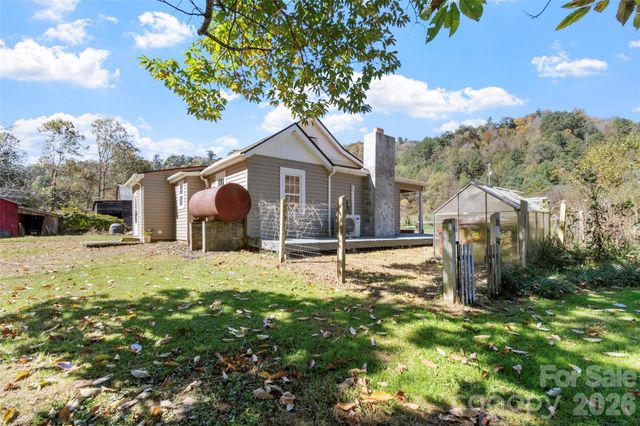 689 Bald Mountain Road, Burnsville, NC 28714