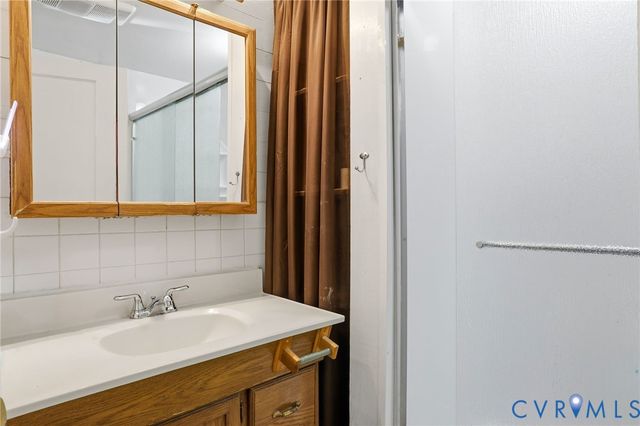 5526 Pole Green Rd, Mechanicsville, VA 23116