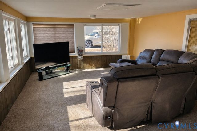 5526 Pole Green Rd, Mechanicsville, VA 23116