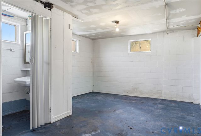 5526 Pole Green Rd, Mechanicsville, VA 23116