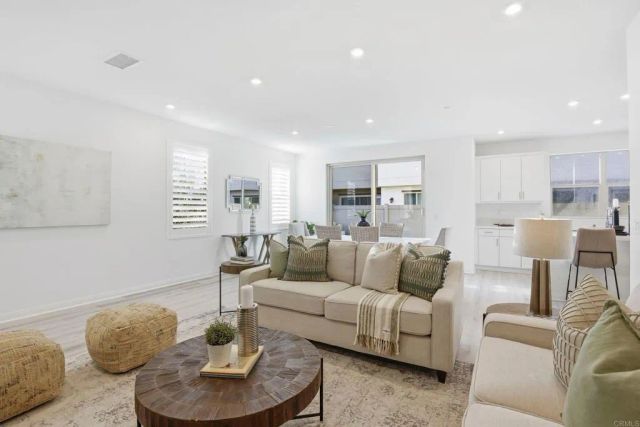 1700 Laurelwood Way, Oceanside, CA 92056