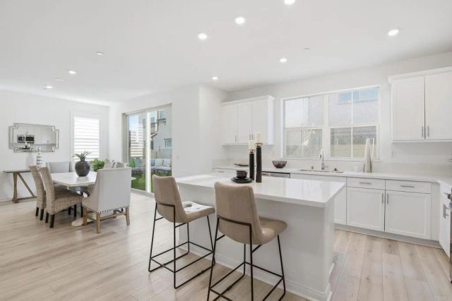 1700 Laurelwood Way, Oceanside, CA 92056