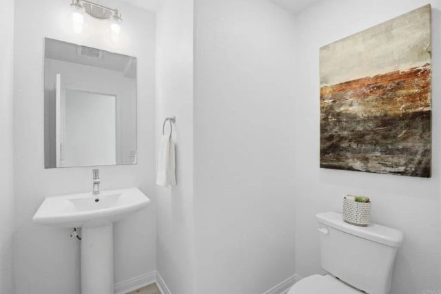 1700 Laurelwood Way, Oceanside, CA 92056