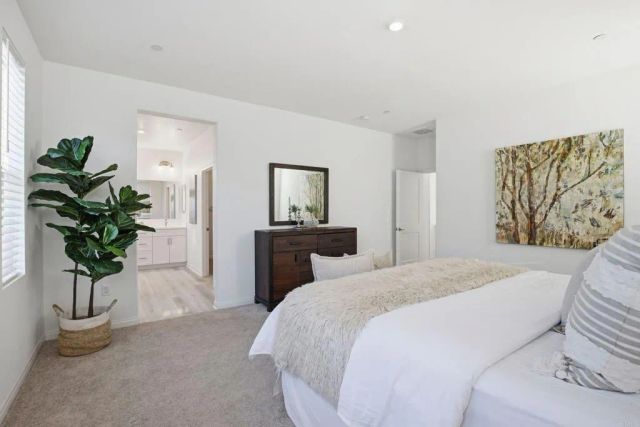 1700 Laurelwood Way, Oceanside, CA 92056