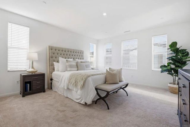 1700 Laurelwood Way, Oceanside, CA 92056