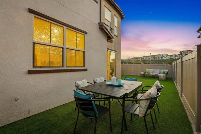 1700 Laurelwood Way, Oceanside, CA 92056