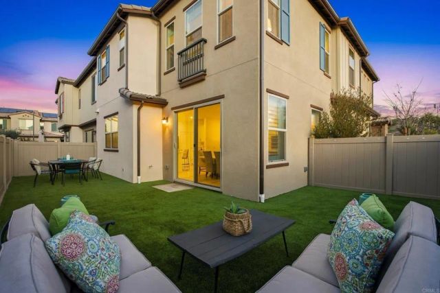 1700 Laurelwood Way, Oceanside, CA 92056