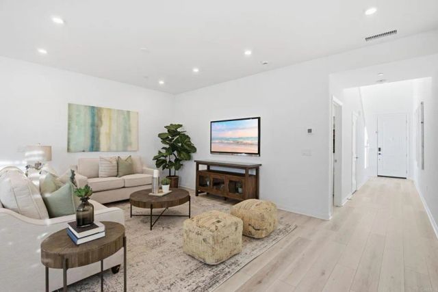 1700 Laurelwood Way, Oceanside, CA 92056