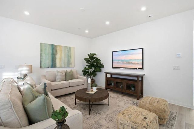 1700 Laurelwood Way, Oceanside, CA 92056