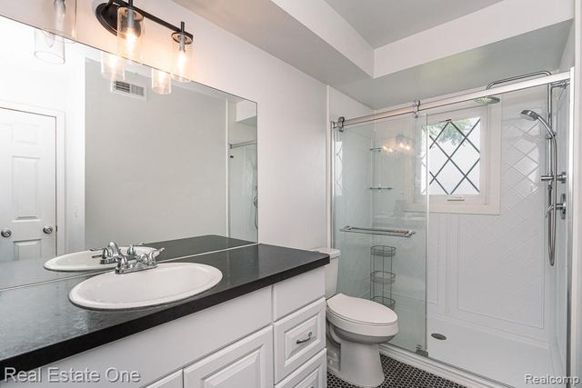 54795 Shelby Road 87, Utica, MI 48316