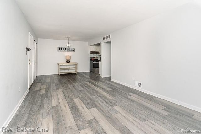 54795 Shelby Road 87, Utica, MI 48316