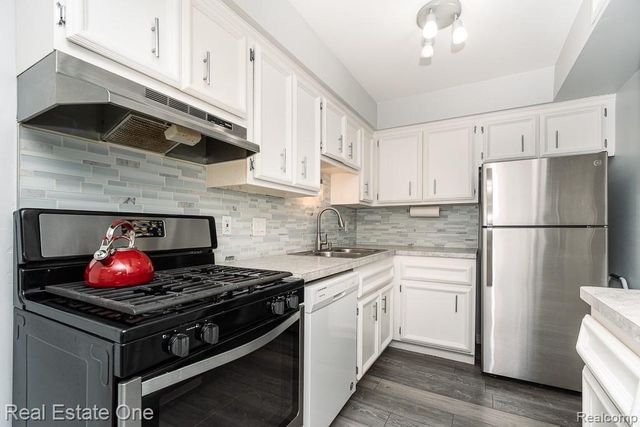 54795 Shelby Road 87, Utica, MI 48316