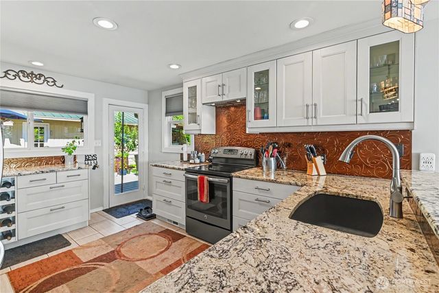 7324 Puget Beach Road NE, Olympia, WA 98516