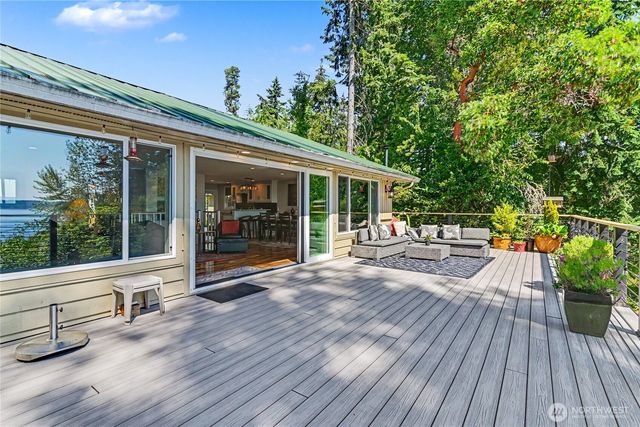 7324 Puget Beach Road NE, Olympia, WA 98516