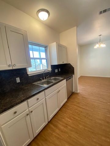 112 Palmo DR, Luling, TX 78648