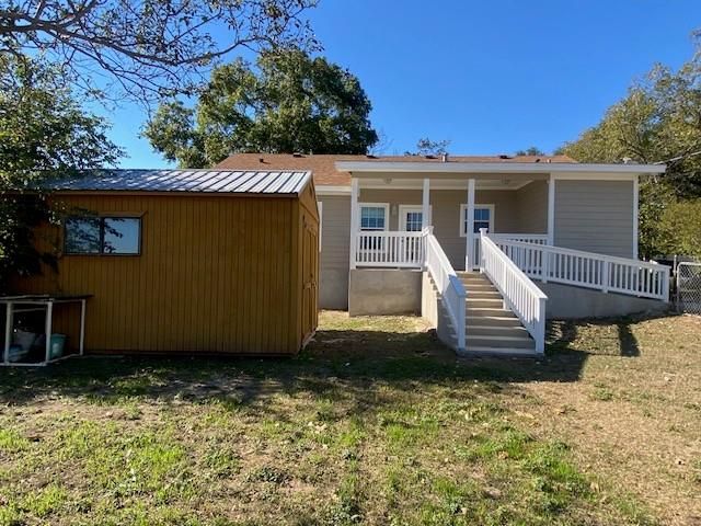 112 Palmo DR, Luling, TX 78648