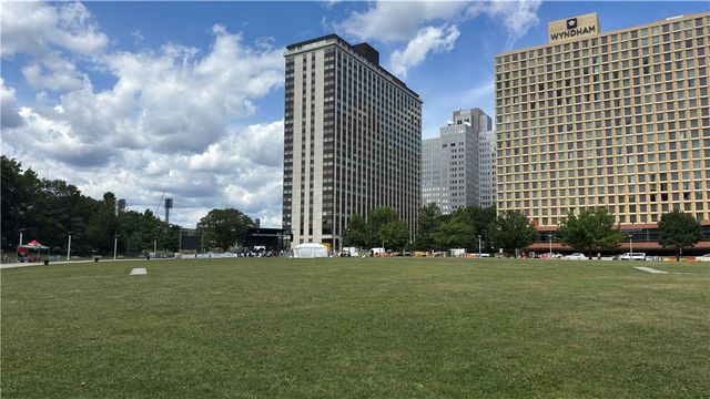 320 Fort Duquesne Blvd 19D, Downtown Pgh, PA 15222