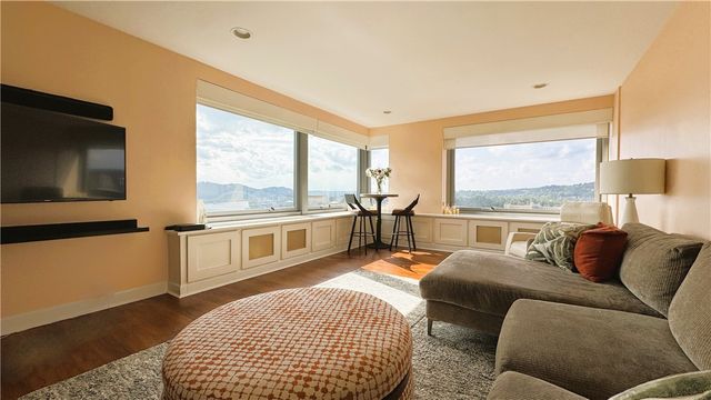 320 Fort Duquesne Blvd 19D, Downtown Pgh, PA 15222